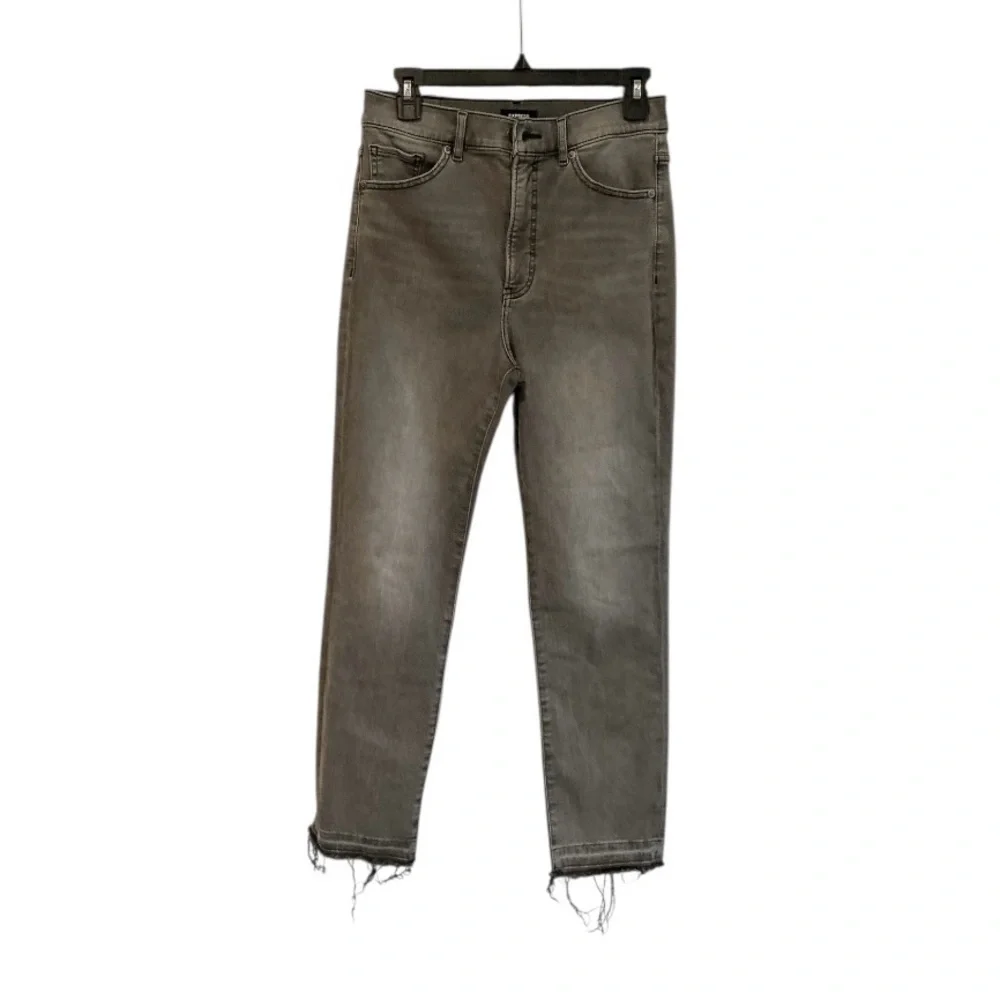 👖 Express Gray High Rise Straight Leg Jeans with Raw Hem | Size 8 AA14 - Picture 2 of 7